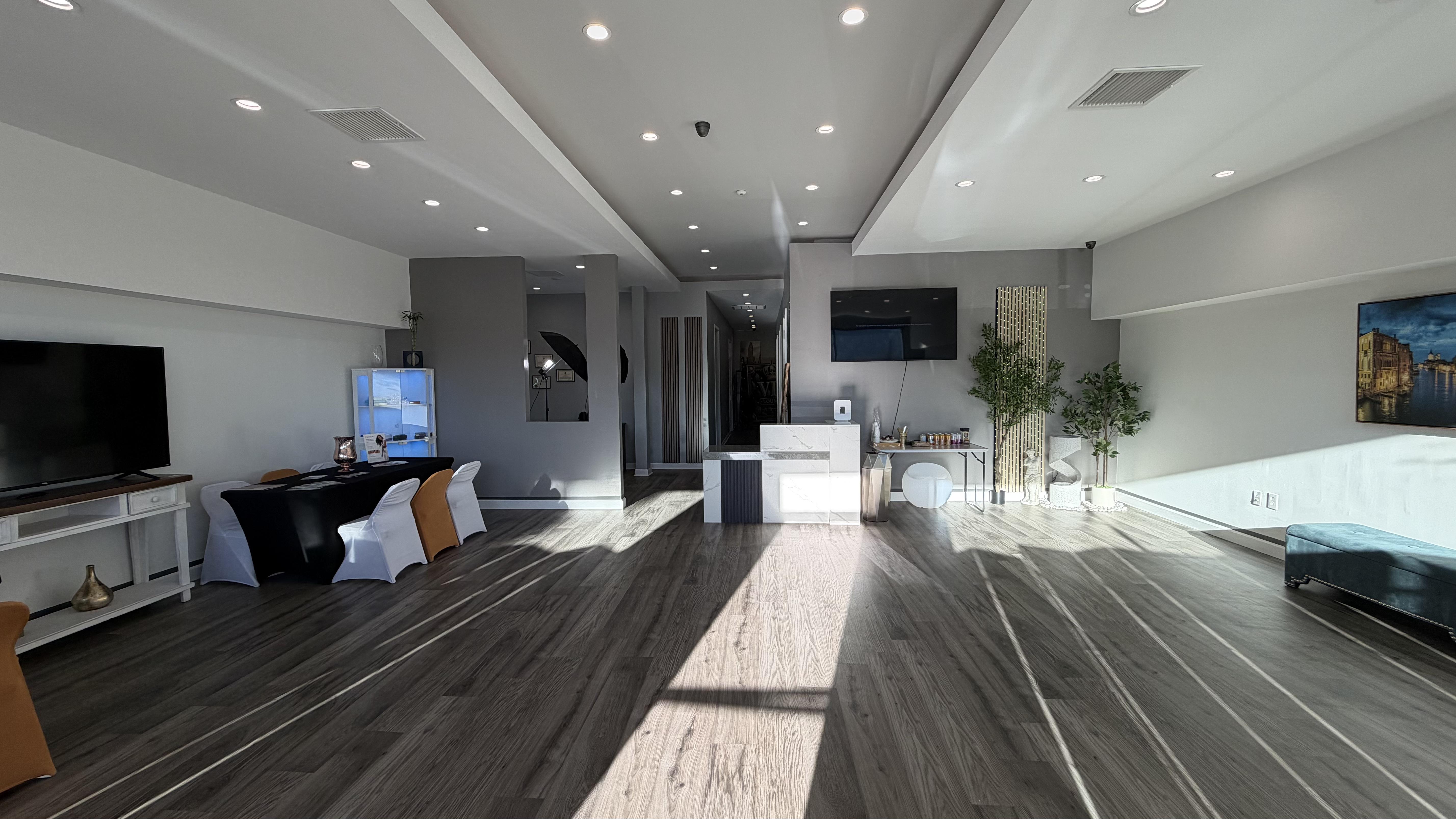 Lux R Spa & AG Gynecology - State-of-the-art treatment facility